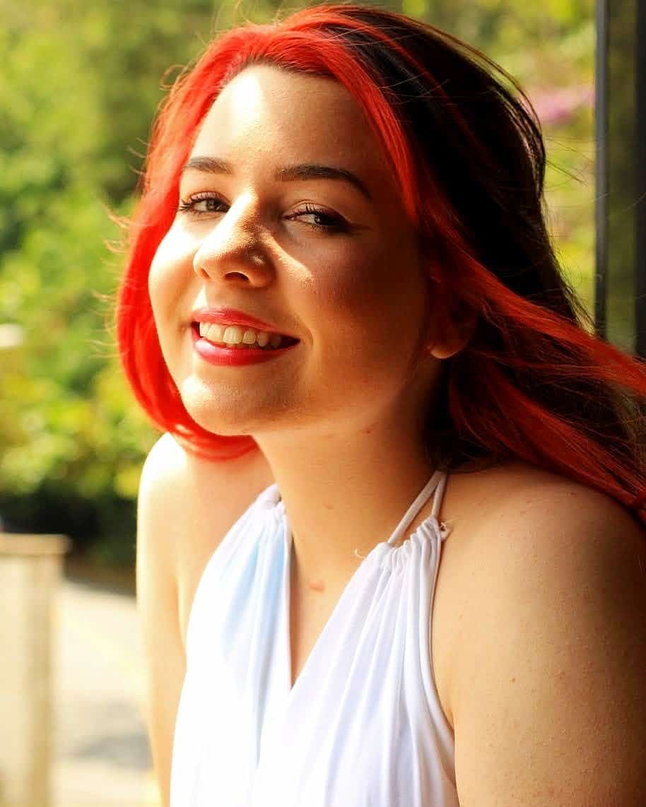 Conheça a trajetória artistica da cantora, atriz, modelo e ...