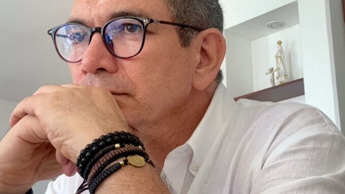 Reconhecimento internacional para o escritor e professor colombiano ...